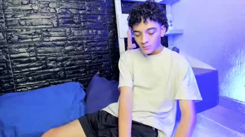 Snapshot of sam__cute chatting on February 20, 2:40 am sam__cute online show from February 20, 2:40 am