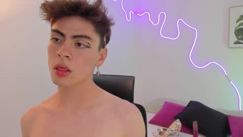 Sam Clark online show from November 18, 3:21 am