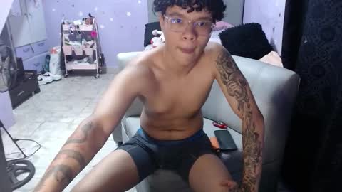 sam_latino22 online show from November 13, 11:30 pm