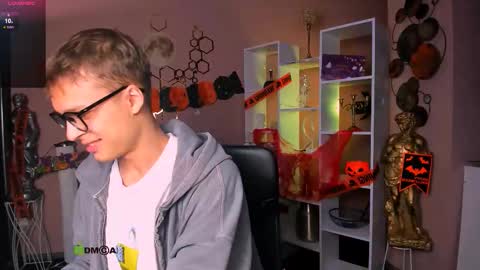 Sam online show from October 25, 7:37 pm