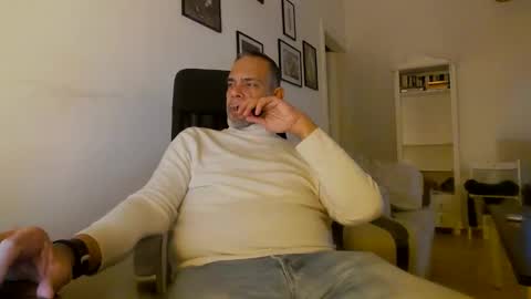 Snapshot of samcool67 chatting on January 11, 8:54 pm Sam online show from January 11, 8:54 pm