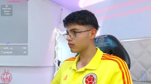 samu_tay online show from June 6, 7:03 am