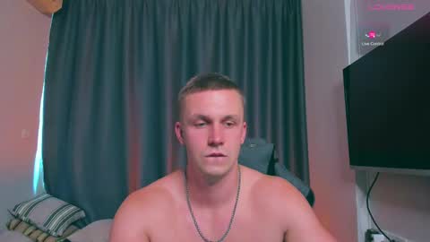 Snapshot of samuel_andrew chatting on March 2, 6:16 am Samuel online show from March 2, 6:16 am