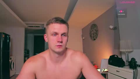 Snapshot of samuel_andrew chatting on October 9, 5:45 am Samuel online show from October 9, 5:45 am
