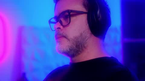 Sanders online show from November 16, 2:25 am