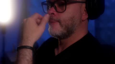 Sanders online show from October 8, 6:07 am