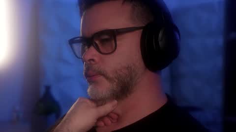 Sanders online show from October 13, 2:39 am