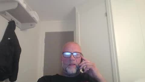 sandnesrune523 online show from May 18, 5:39 pm