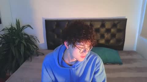 Snapshot of sandro_vitali chatting on September 19, 1:00 pm sandro_vitali online show from September 19, 1:00 pm