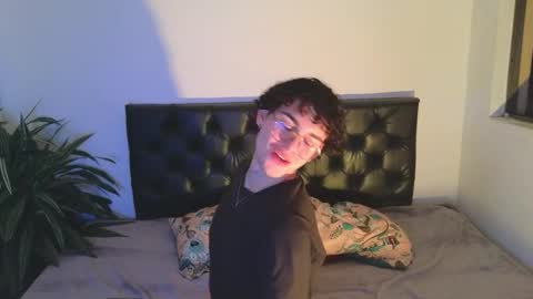 Snapshot of sandro_vitali chatting on October 3, 7:02 am sandro_vitali online show from October 3, 7:02 am