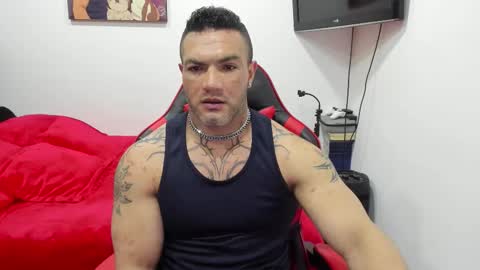 santi_pastori online show from December 13, 9:54 pm