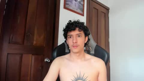 santi_twink19 online show from December 22, 12:35 pm