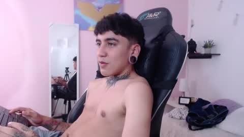 santiabader_os online show from October 6, 8:13 pm
