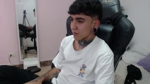 santiabader_os online show from October 2, 7:40 pm