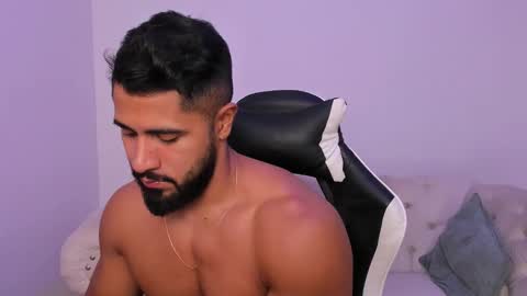 santiago_huntt online show from March 25, 8:02 pm