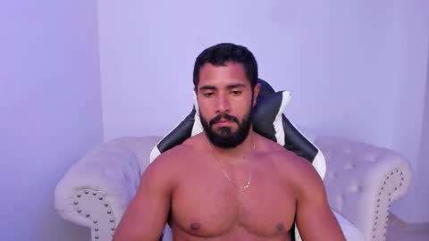 santiago_huntt online show from October 18, 12:26 am