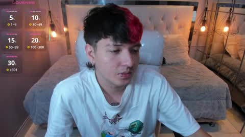 SANTIAGO  online show from April 4, 10:40 pm