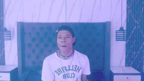 Santiiiiii  online show from March 23, 2:12 pm