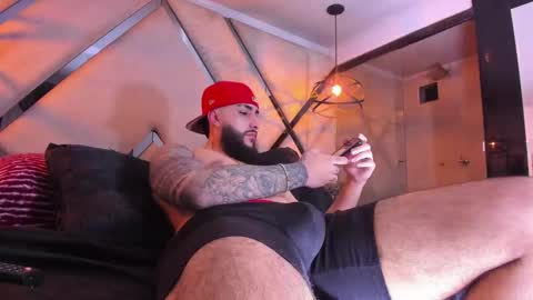 Santiago Hincapiie online show from February 24, 4:57 am