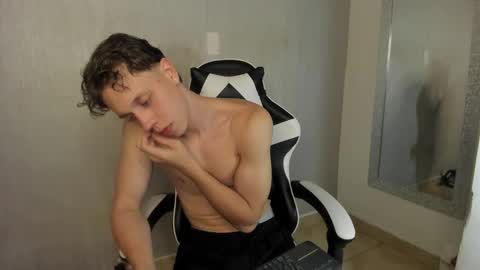 Julius Novachrono  online show from September 30, 3:23 am