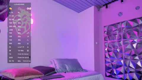 Santii online show from November 19, 11:59 pm