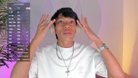 Santii online show from November 17, 8:45 pm