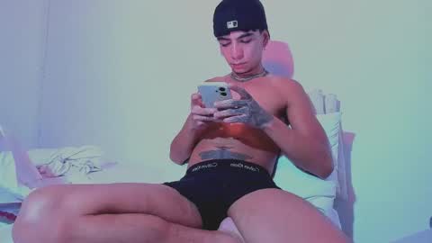 santy online show from February 8, 1:22 am