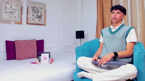 Santiago Carrington online show from December 26, 6:33 pm