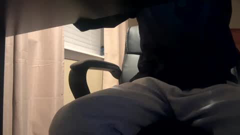 Snapshot of scb894682 chatting on December 8, 6:22 am Skinny College Boy online show from December 8, 6:22 am