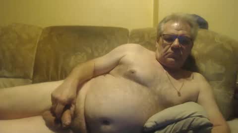 Snapshot of schnapper11 chatting on January 1, 9:52 pm schnapper11 online show from January 1, 9:52 pm
