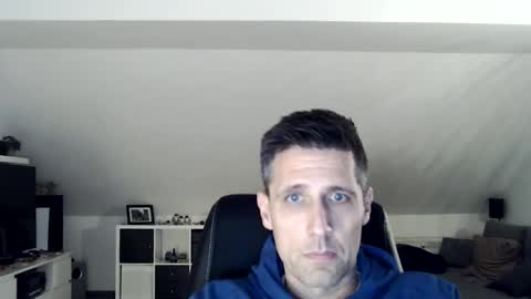 Snapshot of schnuckigeil chatting on January 2, 5:39 pm Dildomen online show from January 2, 5:39 pm