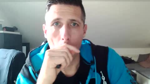 Snapshot of schnuckigeil chatting on February 25, 2:22 pm Dildomen online show from February 25, 2:22 pm