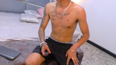 scook_gray online show from January 8, 9:20 pm