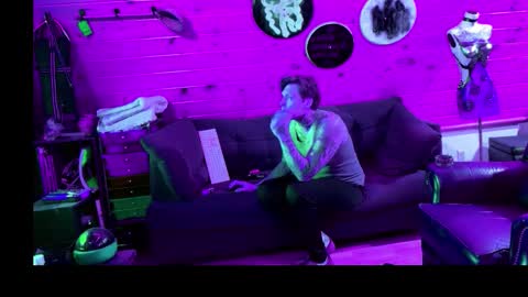 siphonophordustbunny online show from December 18, 6:42 am