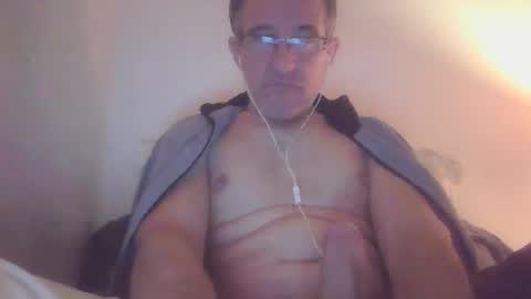 Snapshot of scotchwhieskie chatting on December 22, 12:17 am scotchwhieskie online show from December 22, 12:17 am
