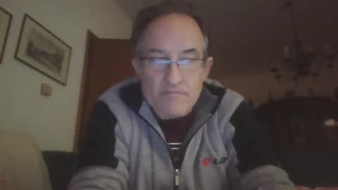 Snapshot of scotchwhieskie chatting on January 12, 10:43 pm scotchwhieskie online show from January 12, 10:43 pm