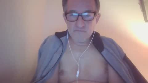 Snapshot of scotchwhieskie chatting on January 4, 11:48 pm scotchwhieskie online show from January 4, 11:48 pm