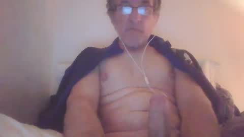 Snapshot of scotchwhieskie chatting on December 5, 12:41 am scotchwhieskie online show from December 5, 12:41 am