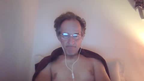 Snapshot of scotchwhieskie chatting on October 1, 10:46 pm scotchwhieskie online show from October 1, 10:46 pm