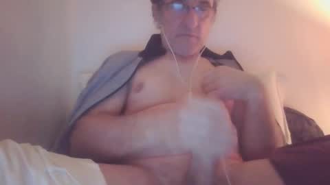 Snapshot of scotchwhieskie chatting on December 13, 1:15 am scotchwhieskie online show from December 13, 1:15 am