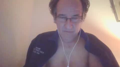 Snapshot of scotchwhieskie chatting on December 2, 11:38 pm scotchwhieskie online show from December 2, 11:38 pm