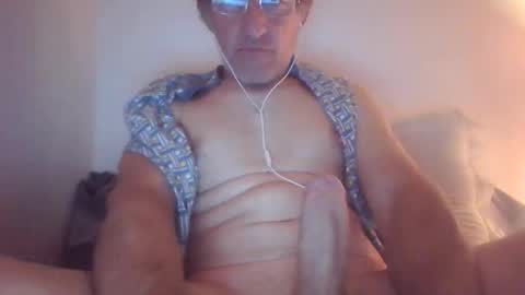 Snapshot of scotchwhieskie chatting on October 4, 11:42 pm scotchwhieskie online show from October 4, 11:42 pm