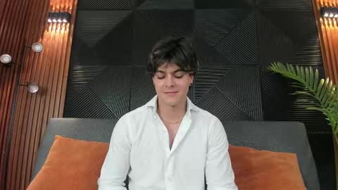 S C O T T independent model online show from February 13, 7:52 pm