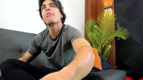 S C O T T independent model online show from February 16, 1:05 am