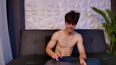 S C O T T independent model online show from September 11, 2:05 pm