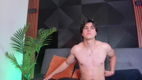 S C O T T independent model online show from January 30, 8:10 pm