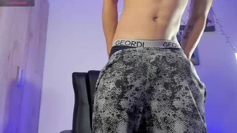 S C O T T independent model online show from December 13, 3:38 am