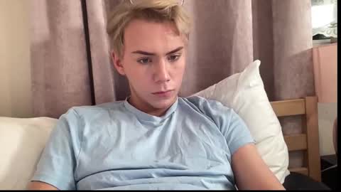 Snapshot of scottish_twink01 chatting on October 7, 11:31 pm danny online show from October 7, 11:31 pm