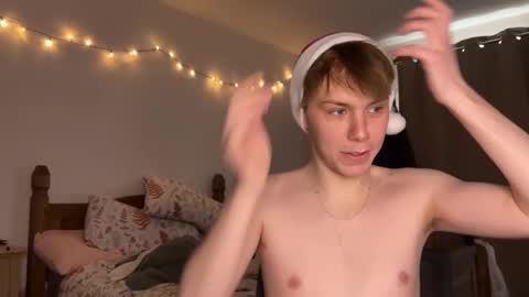 Snapshot of scottish_twink01 chatting on December 2, 1:33 pm danny online show from December 2, 1:33 pm