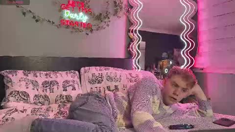 Snapshot of scottish_twink01 chatting on March 12, 12:20 am danny online show from March 12, 12:20 am